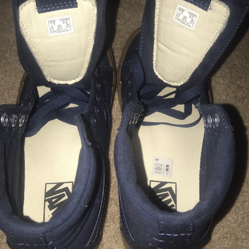 Vans - Picture 4 of 4